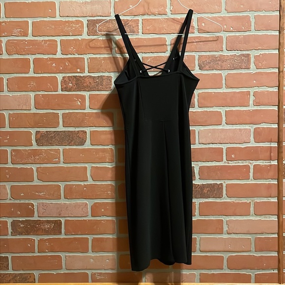 Little black dress - Picture 3 of 3